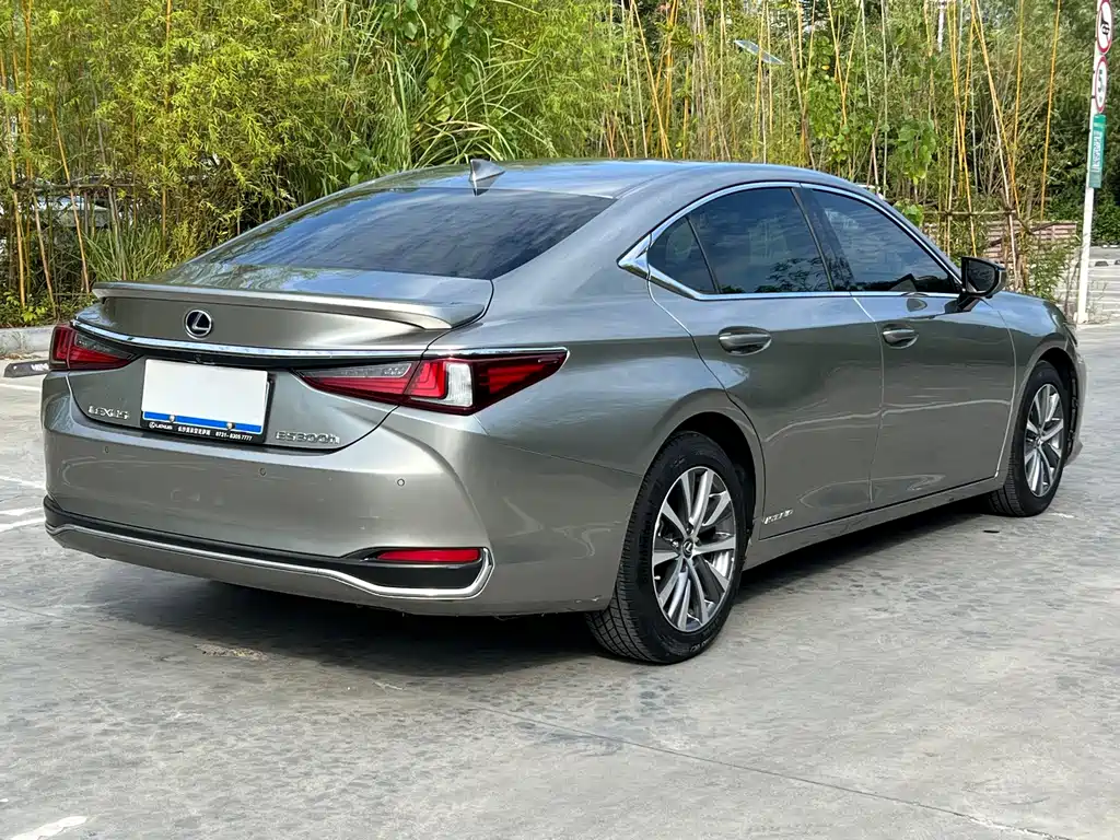 Lexus ES — миниатюра 9