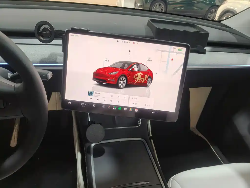 Tesla Model Y — миниатюра 15