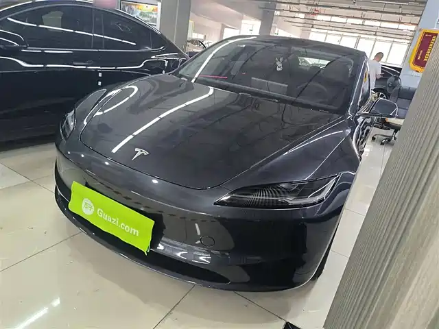TESLA MODEL 3 2024