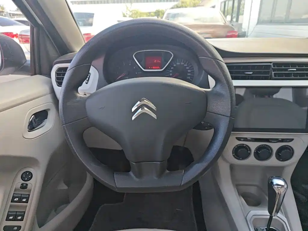 Citroen Elysee — миниатюра 11