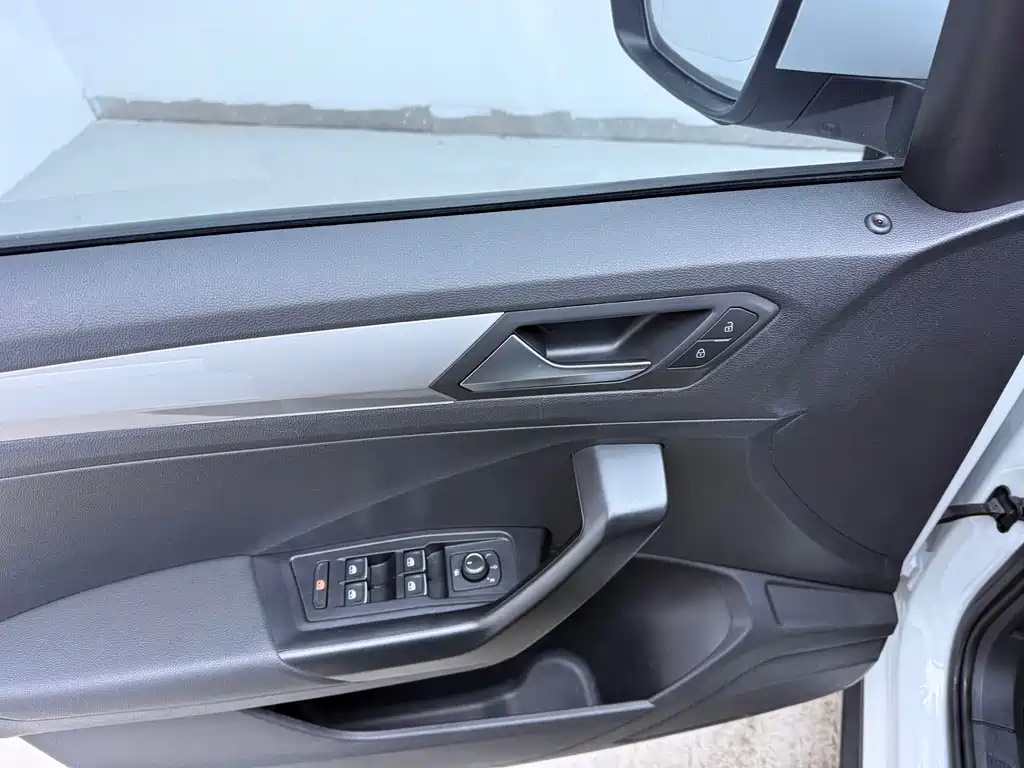 VOLKSWAGEN T ROC EXPLORING SONGS