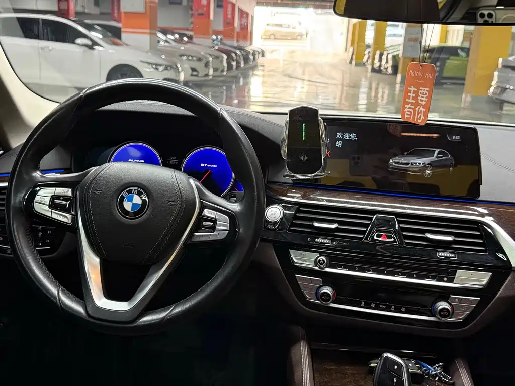 BMW 5 Series — миниатюра 17