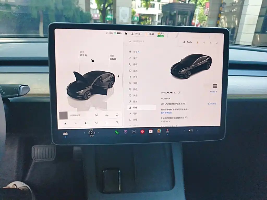 Tesla Model 3 — миниатюра 9