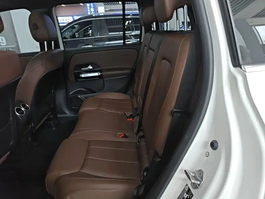 Mercedes-Benz GLB — миниатюра 17