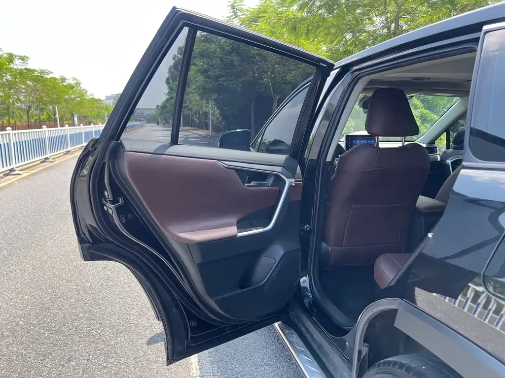 Toyota RAV4 — миниатюра 29