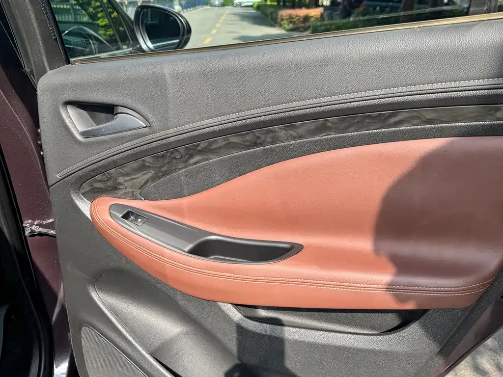 Buick Envision Plus — миниатюра 11