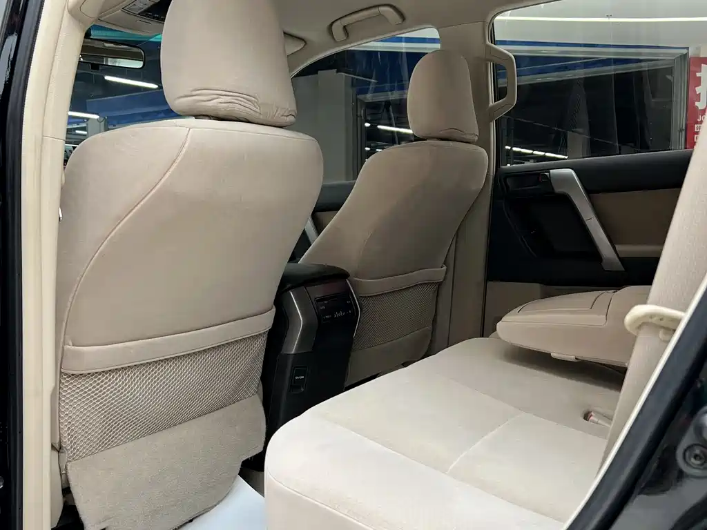 Toyota Land Cruiser Prado 2010 2.7L AT Standard