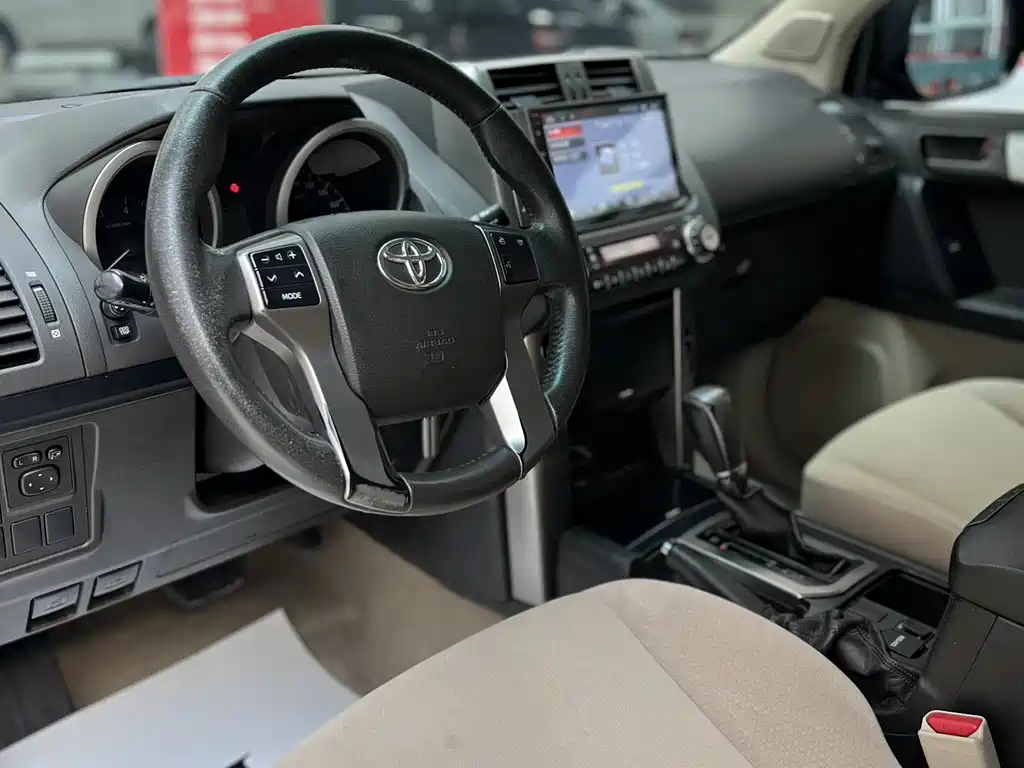 Toyota Land Cruiser Prado 2010 2.7L AT Standard