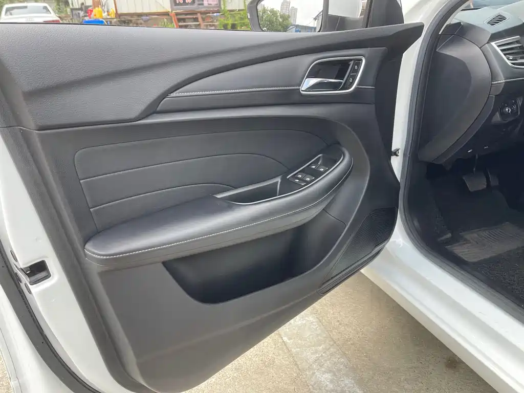 Roewe i5 — миниатюра 10