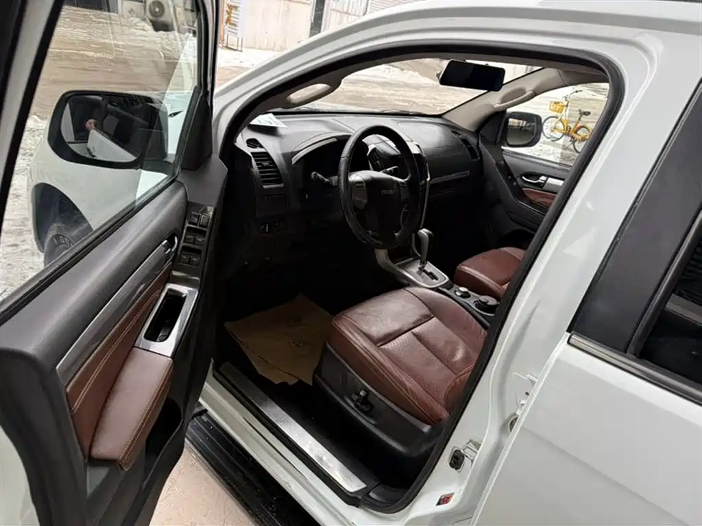 ISUZU MU X SHEPHERD RANGER