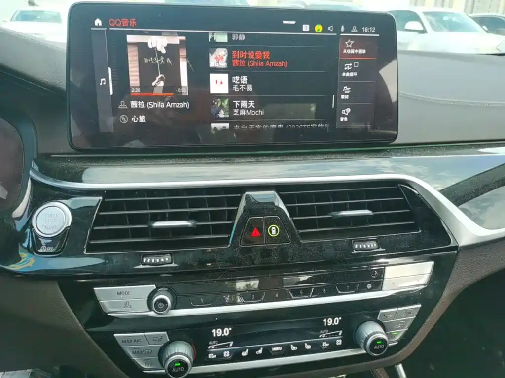 BMW 5 Series — миниатюра 13