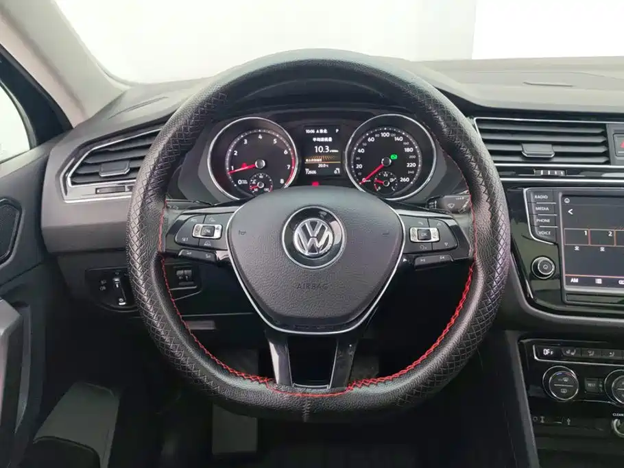 Volkswagen Tiguan L — миниатюра 15