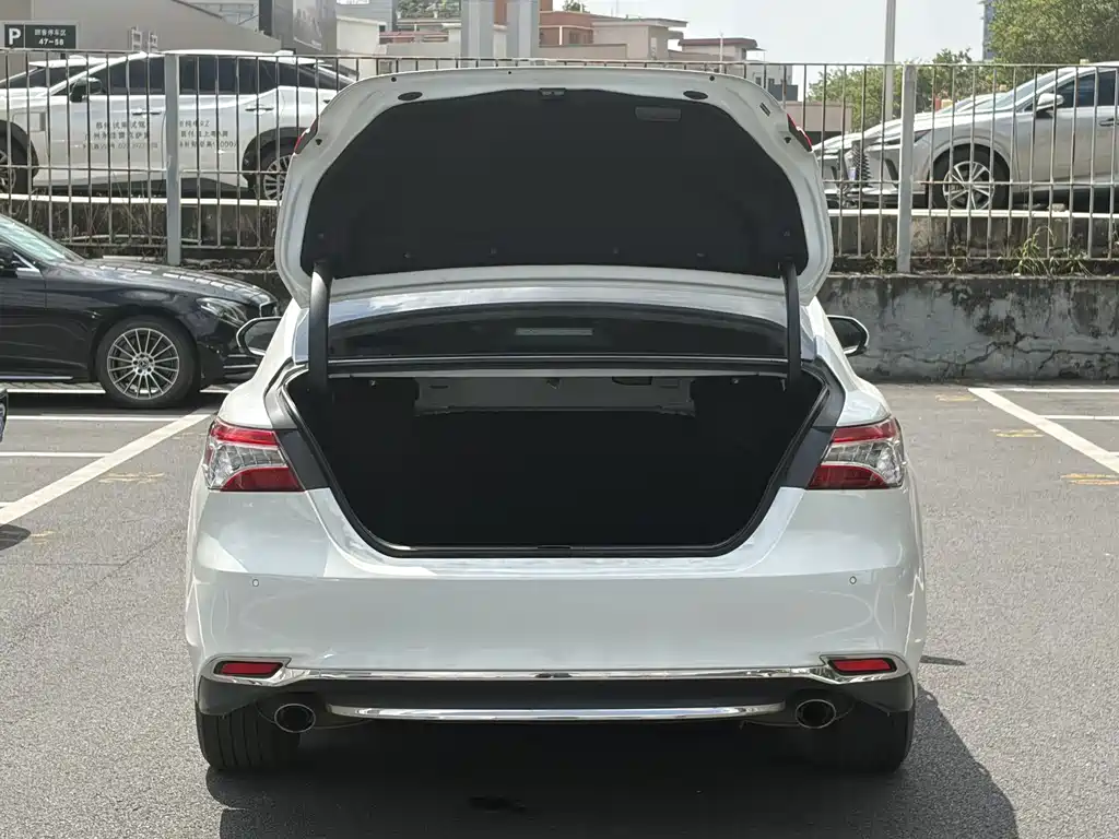 Toyota Camry — миниатюра 19