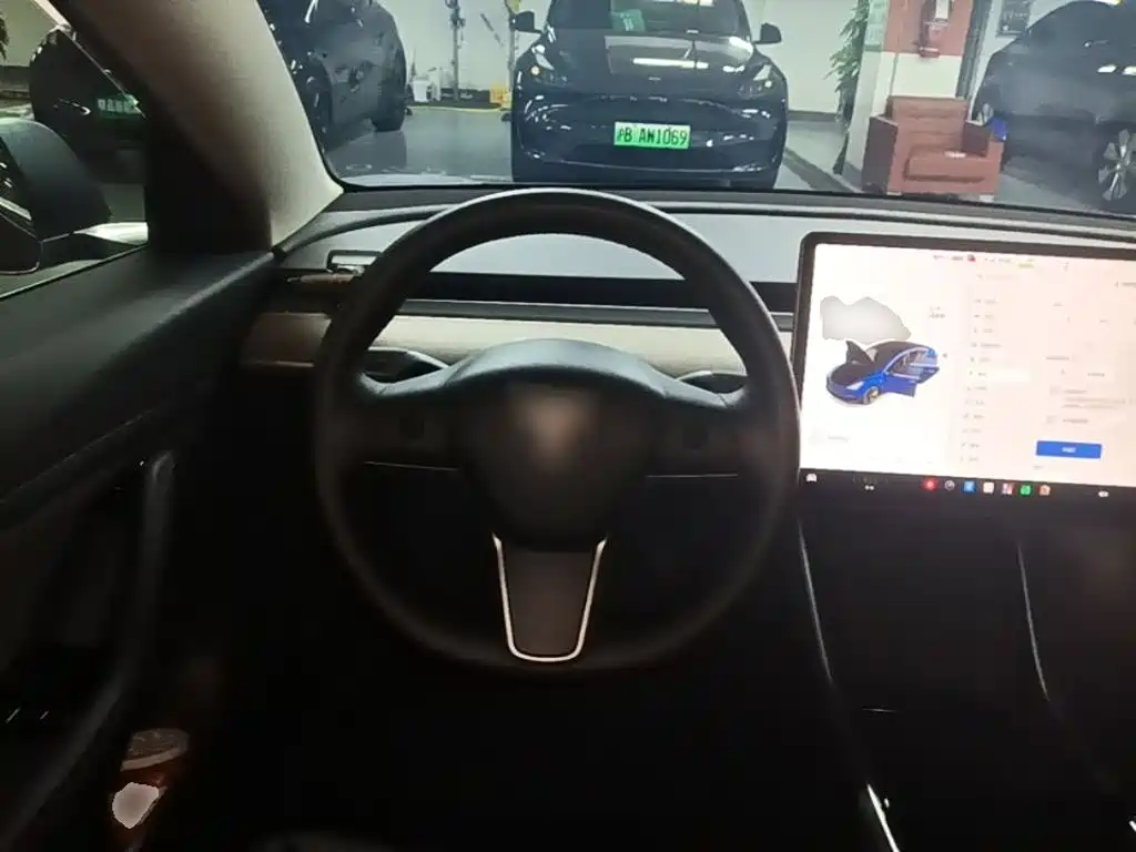 Tesla Model 3 — миниатюра 11