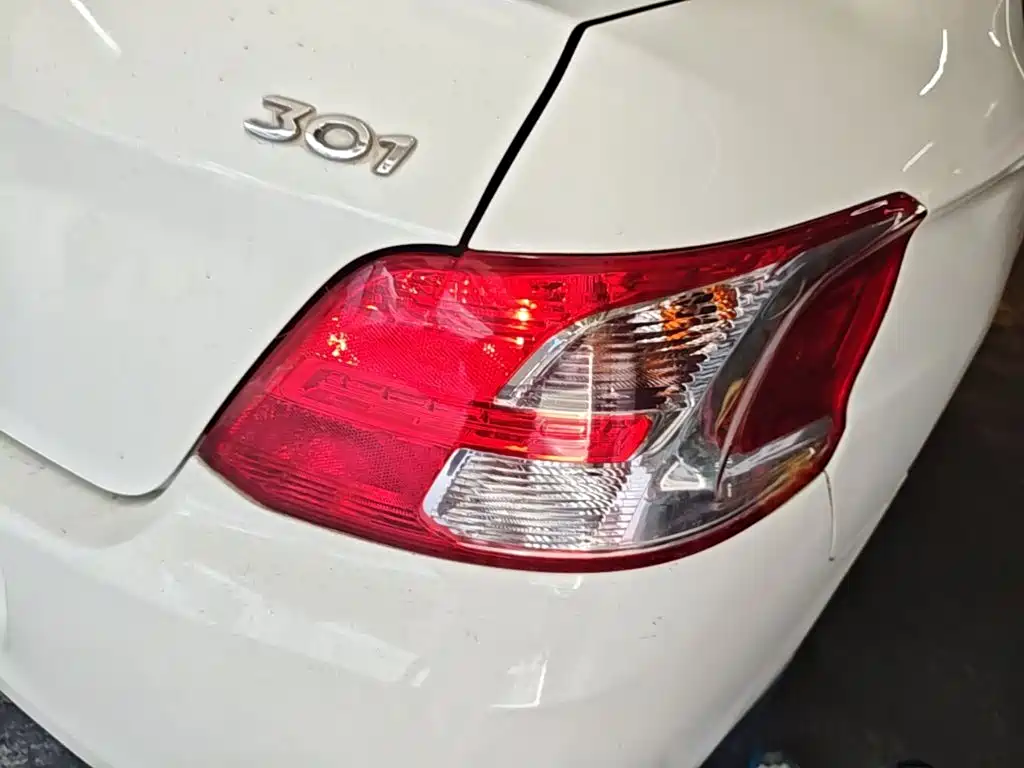 Peugeot 301 — миниатюра 8