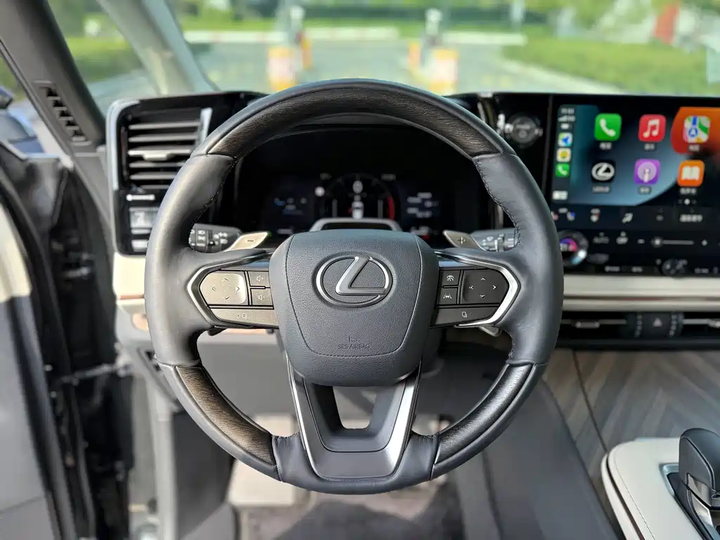 Lexus LM 2023 500h мест