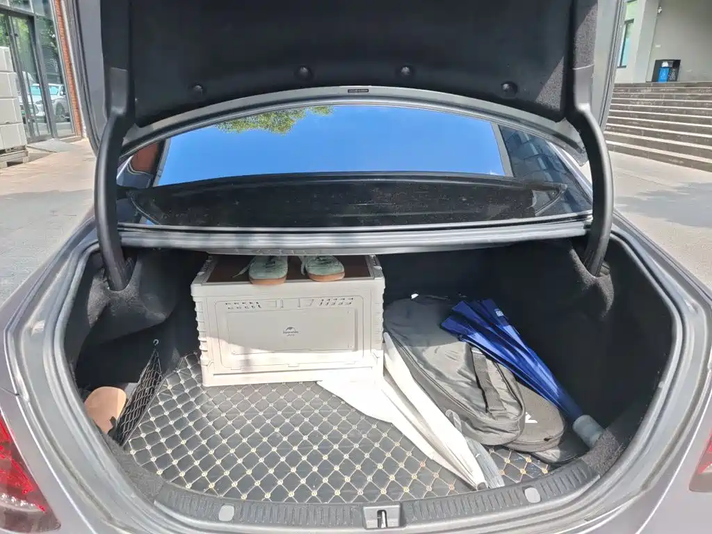 Mercedes-Benz E-Class — миниатюра 16