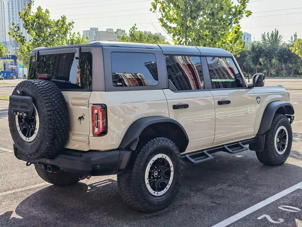 Ford Bronco — миниатюра 3
