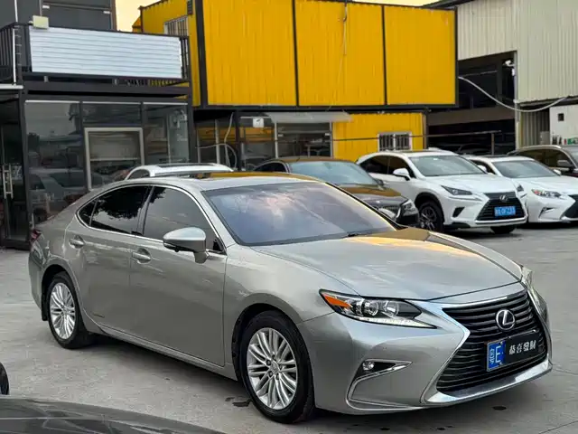 LEXUS  ES 2018
