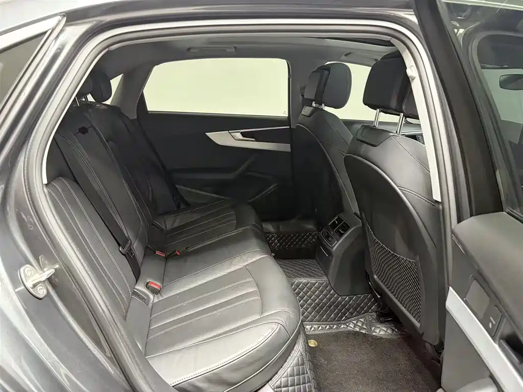 Audi A4L 2022 40 TFSI Luxury