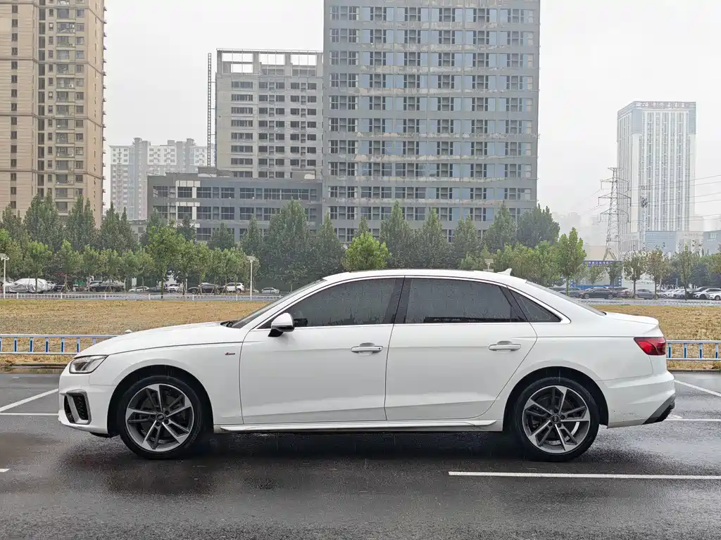 Audi A4L 2022 — фото 2
