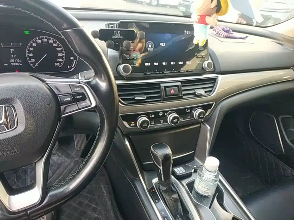 Honda Accord — миниатюра 13
