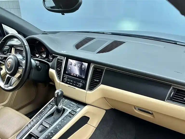 Porsche Macan — миниатюра 10