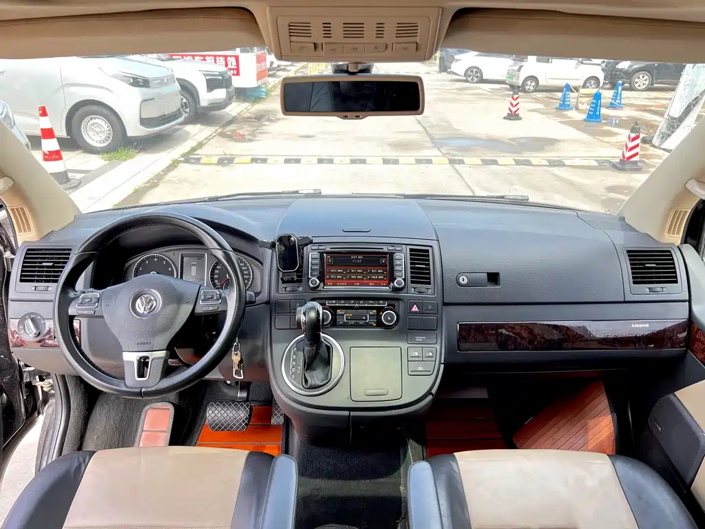 Volkswagen Multivan — миниатюра 11