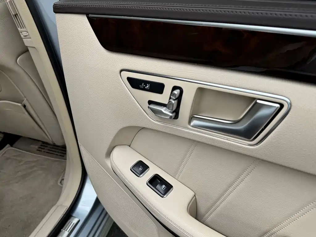 Mercedes-Benz E-Class — миниатюра 10
