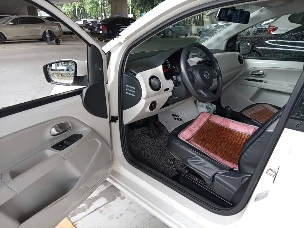 Volkswagen up! — миниатюра 14