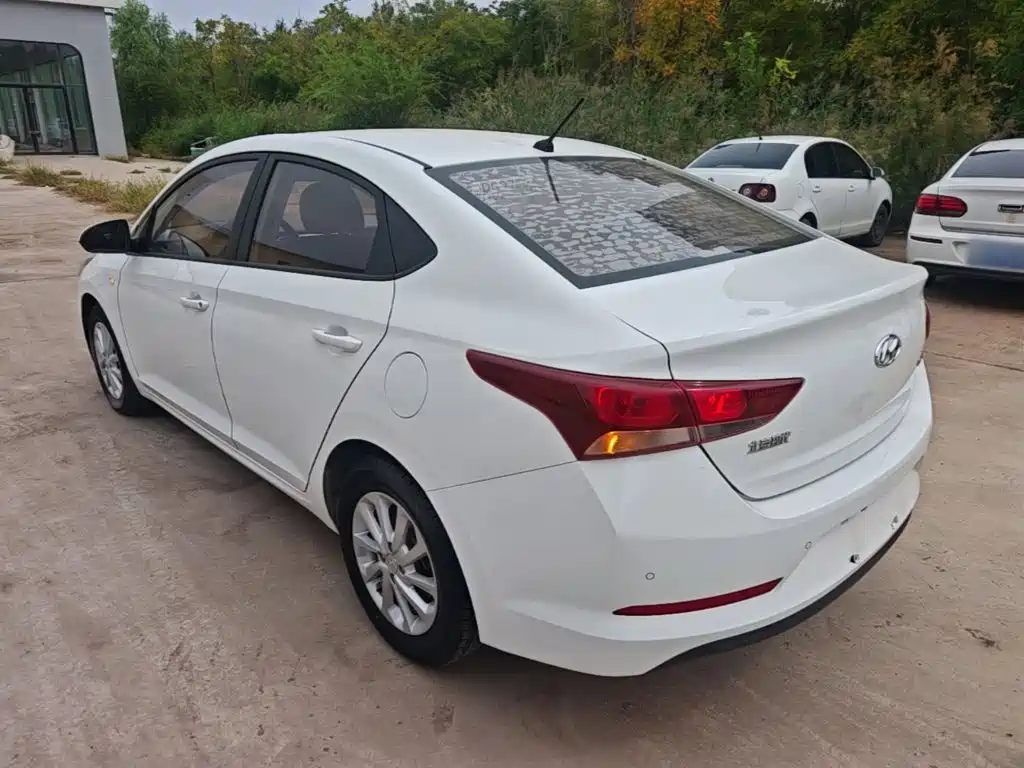 Hyundai Verna — миниатюра 5
