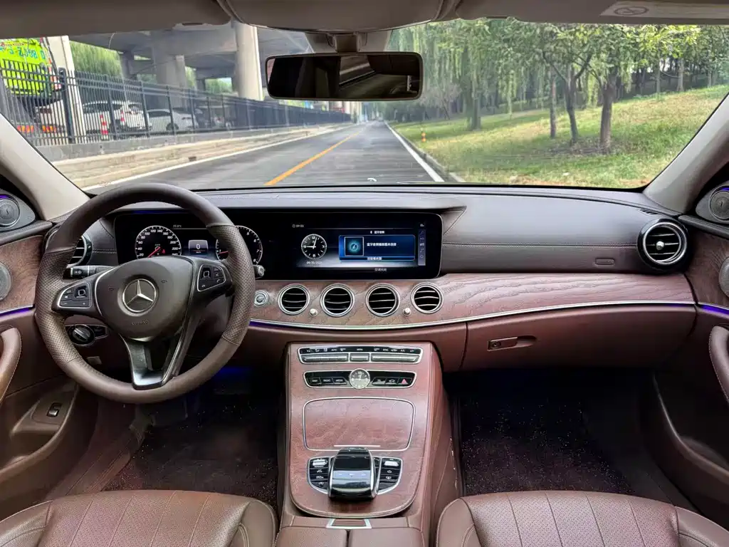 Mercedes-Benz E-Class — миниатюра 8