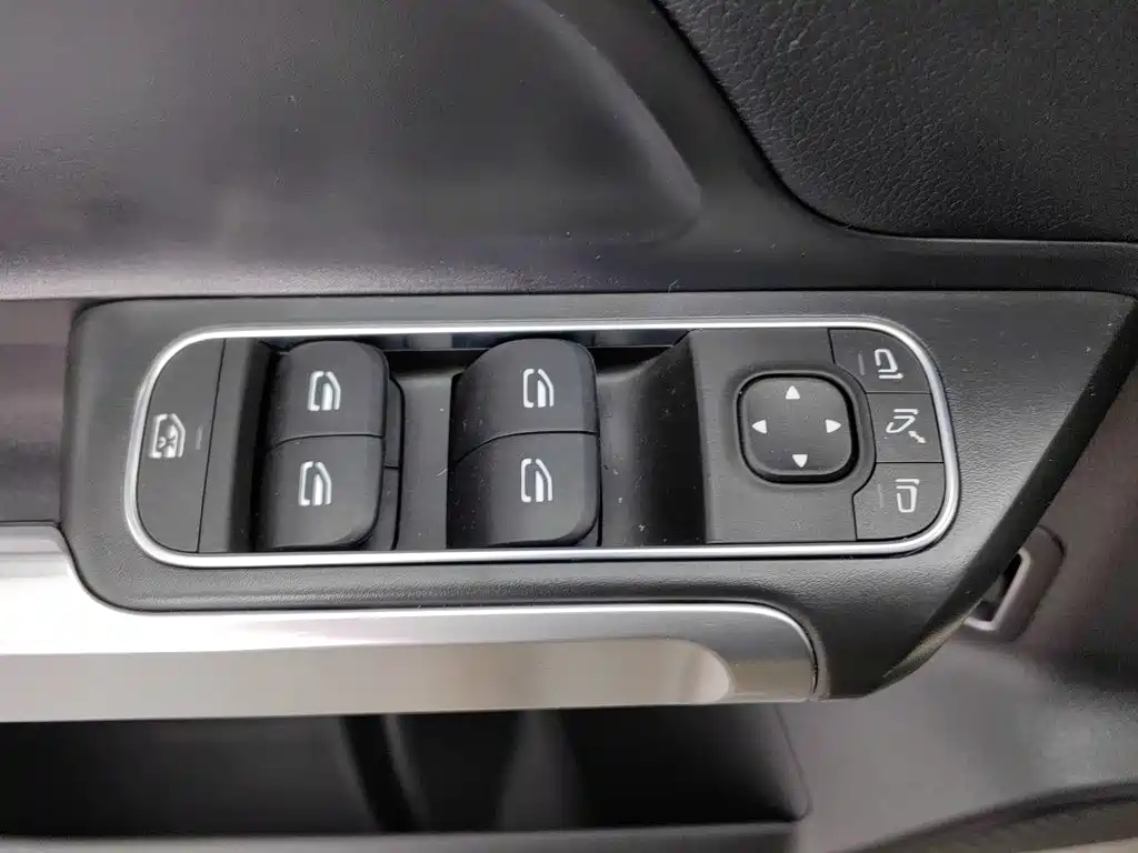 Mercedes-Benz GLB — миниатюра 9