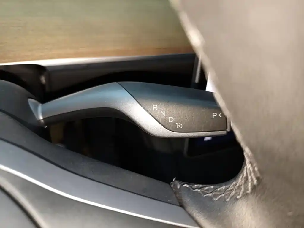 Tesla Model Y — миниатюра 14