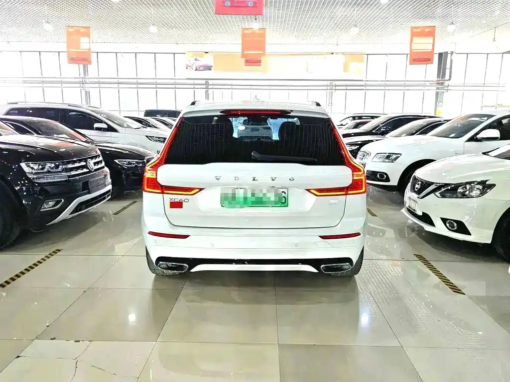 Volvo XC60 PHEV — миниатюра 5