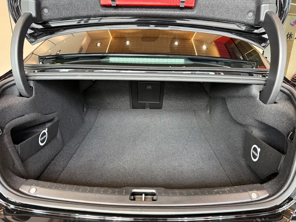 Volvo S90 — миниатюра 16