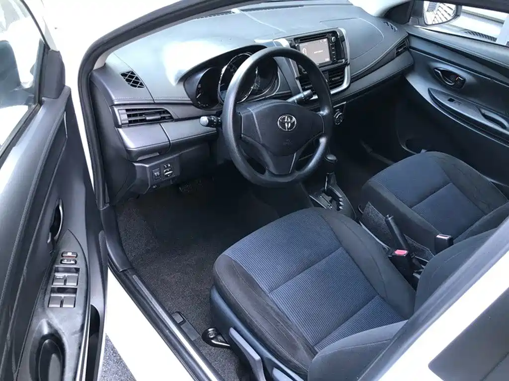 Toyota Yaris L — миниатюра 7