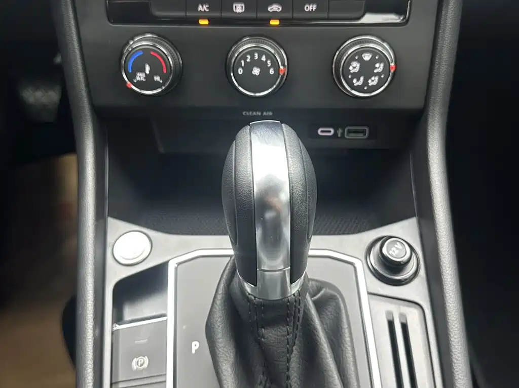 Volkswagen Lavida — миниатюра 6