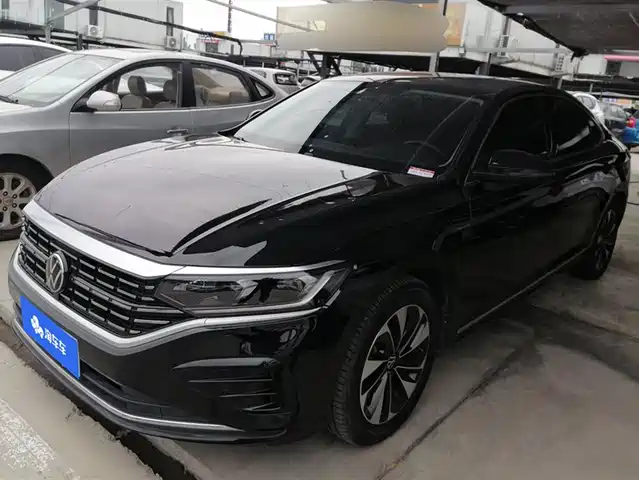 VOLKSWAGEN PASSAT 2023