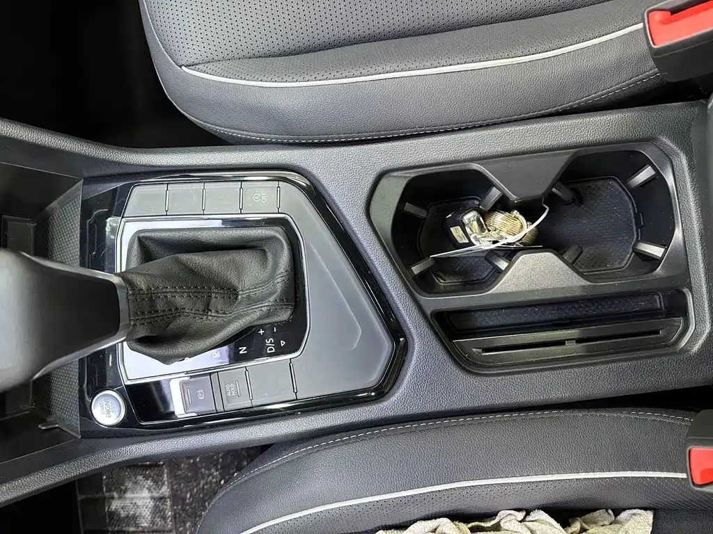 Volkswagen Tiguan L — миниатюра 14