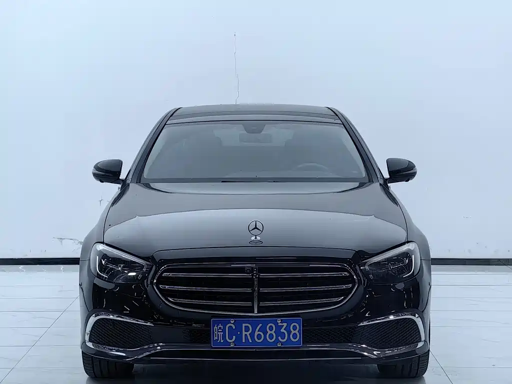 Mercedes-Benz E-Class — миниатюра 2