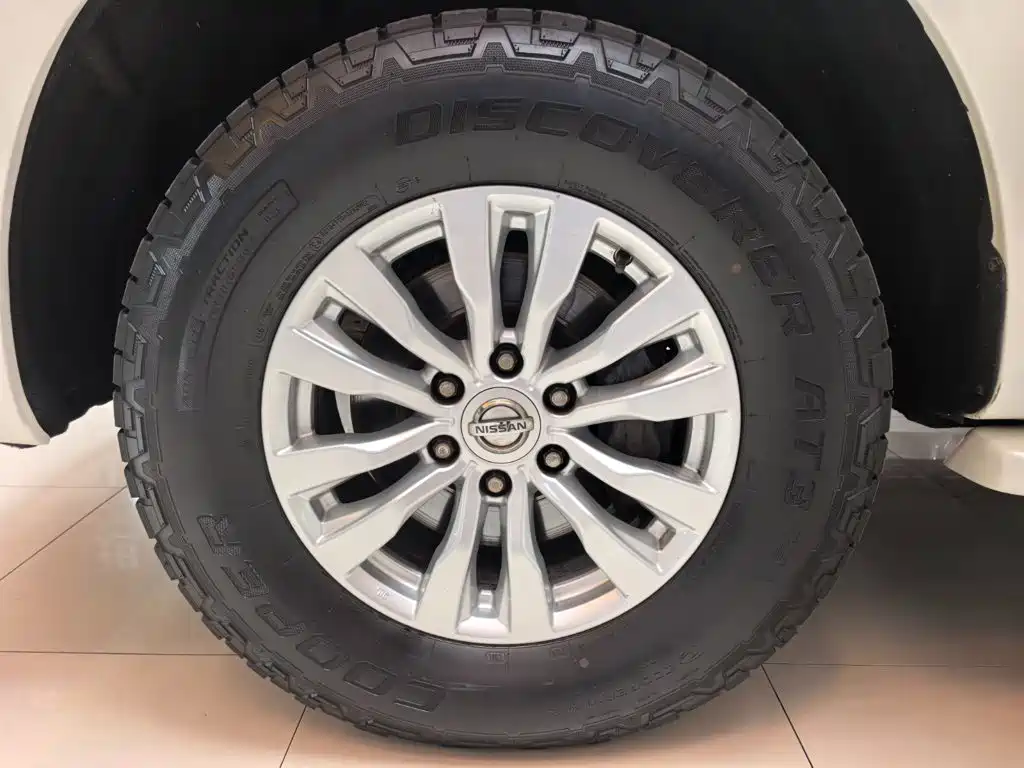 Nissan Patrol — миниатюра 17