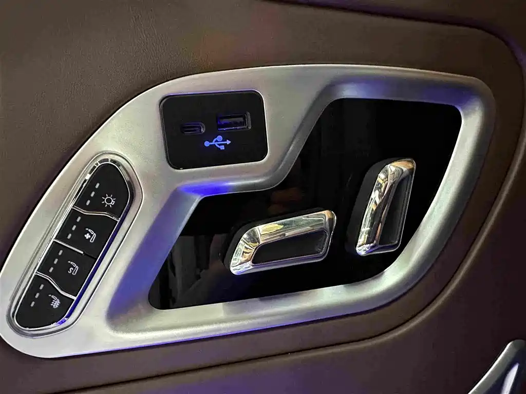 Toyota Sienna — миниатюра 12
