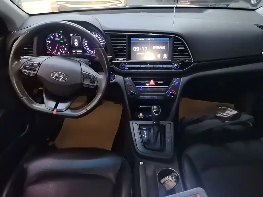 Hyundai Elantra — миниатюра 10