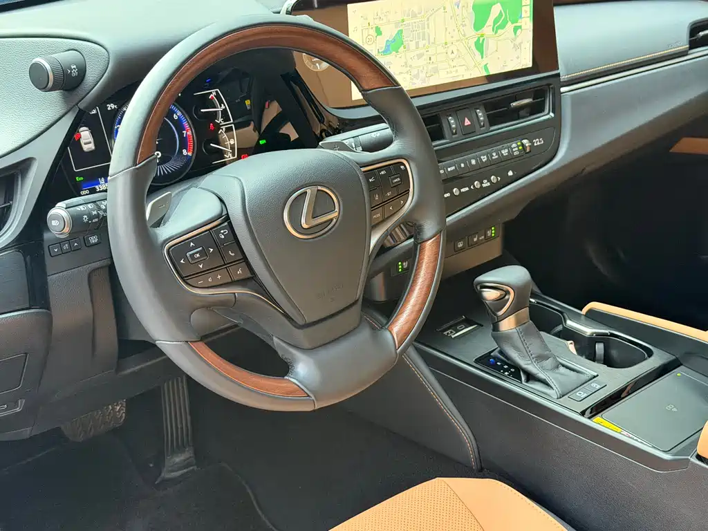 LEXUS  ES