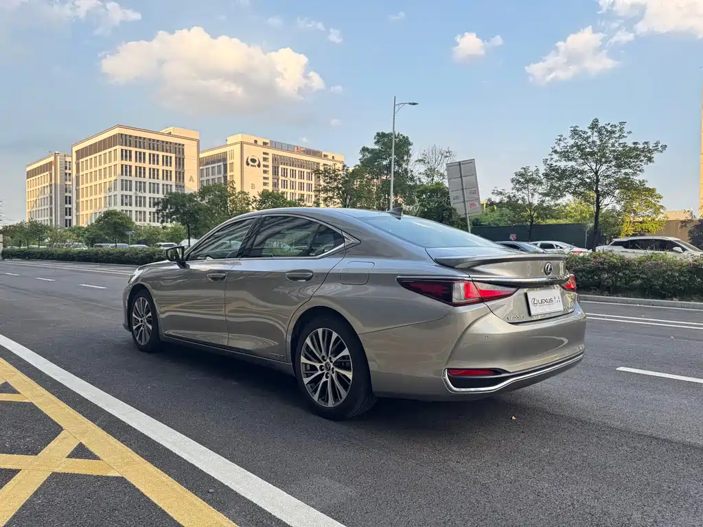 Lexus ES — миниатюра 6