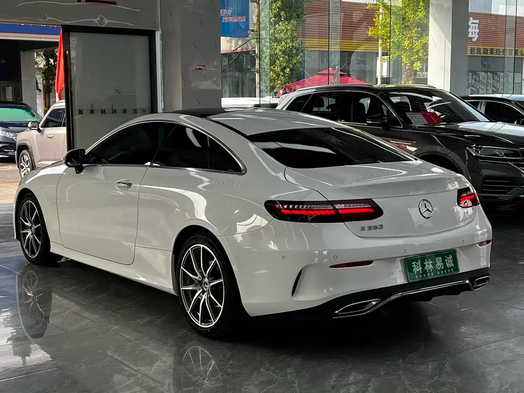 Mercedes-Benz E-Class 2023 — фото 6