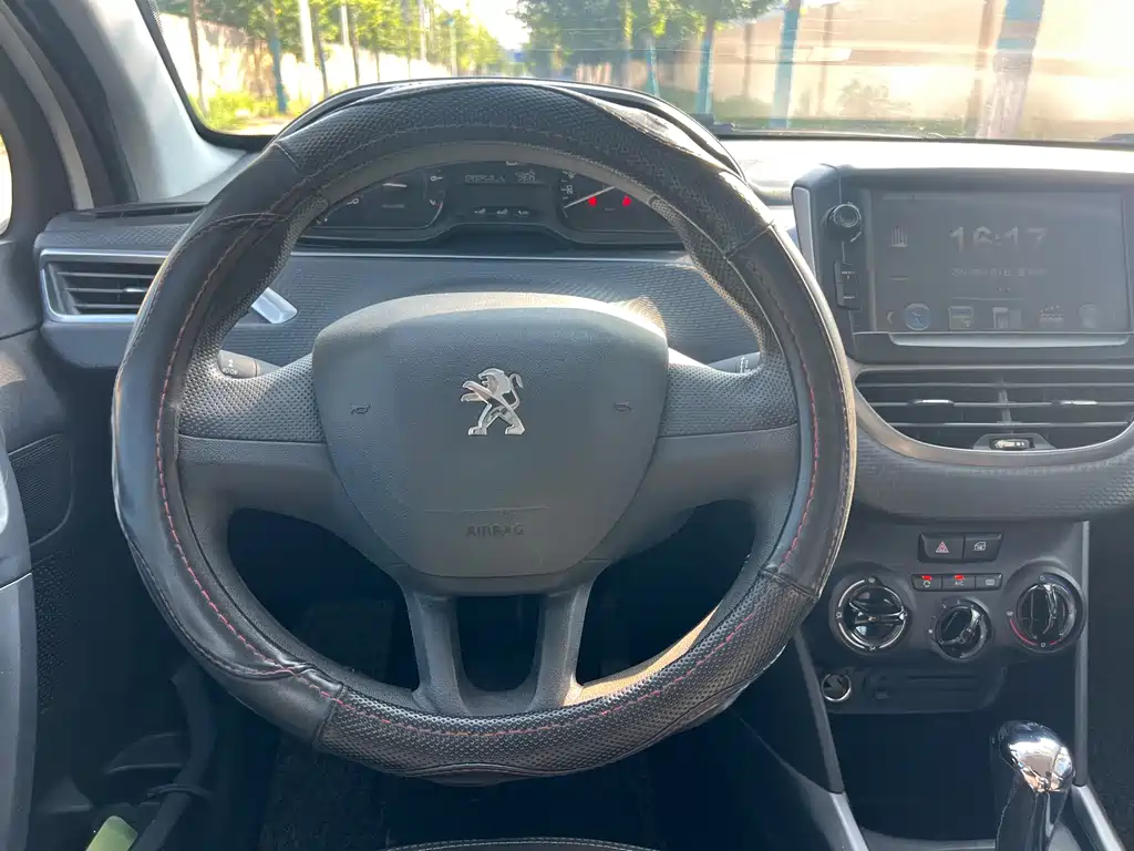 Peugeot 2008 — миниатюра 10