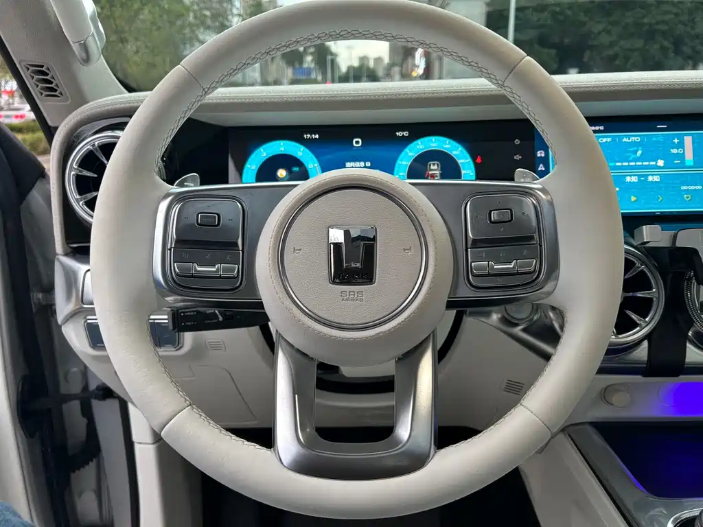 TANK CO CREATION TANK 300