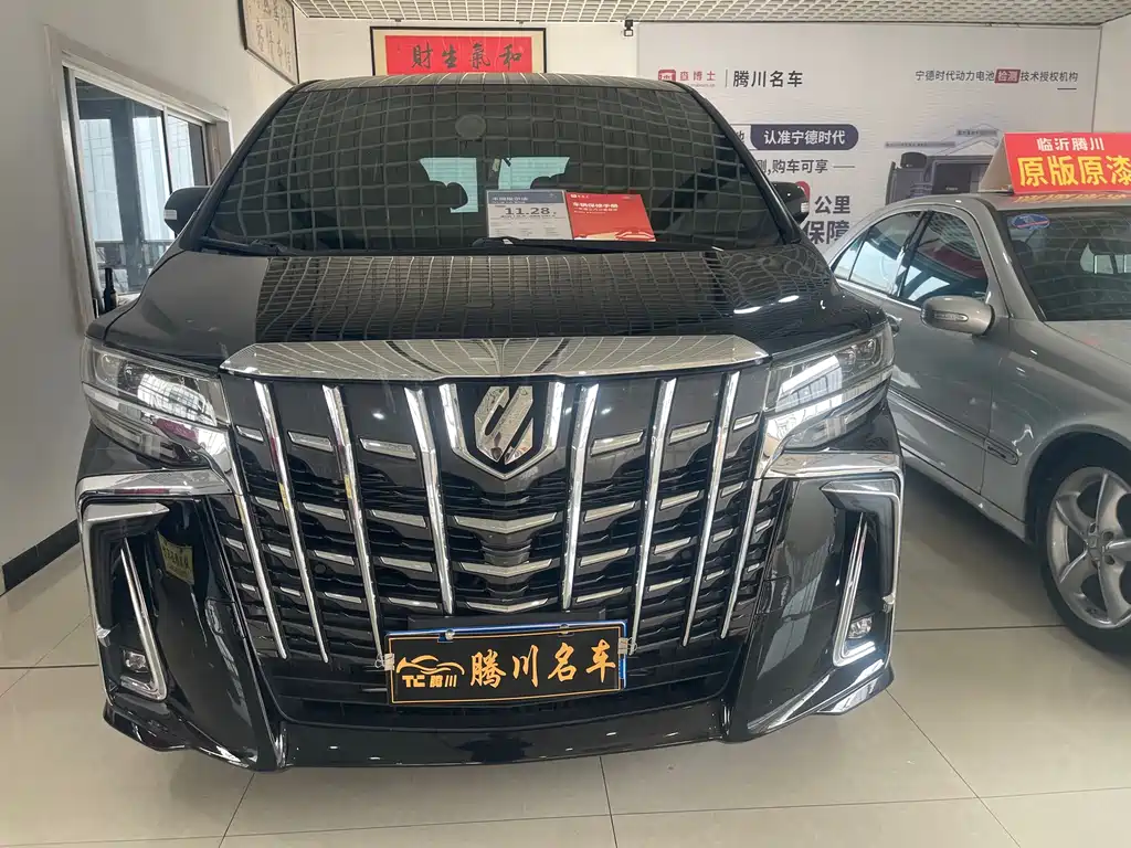 Toyota Alphard — миниатюра 2